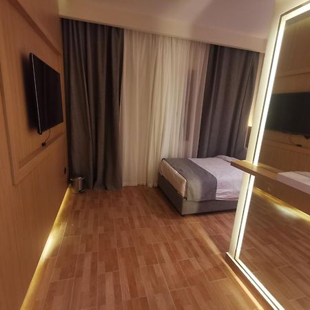 Green Plaza Inn "'Business &Families Only"' Alexandria Bagian luar foto