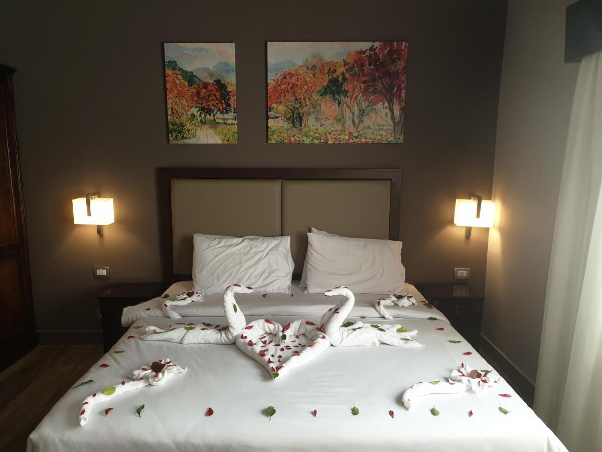 Green Plaza Inn "'Business &Families Only"' Alexandria Bagian luar foto
