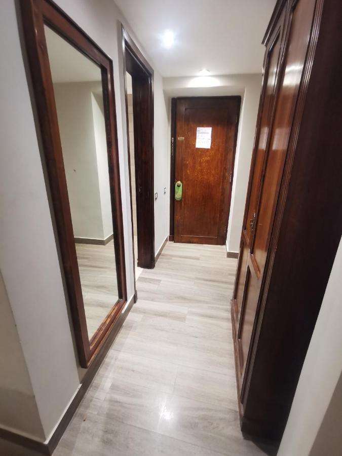 Green Plaza Inn "'Business &Families Only"' Alexandria Bagian luar foto