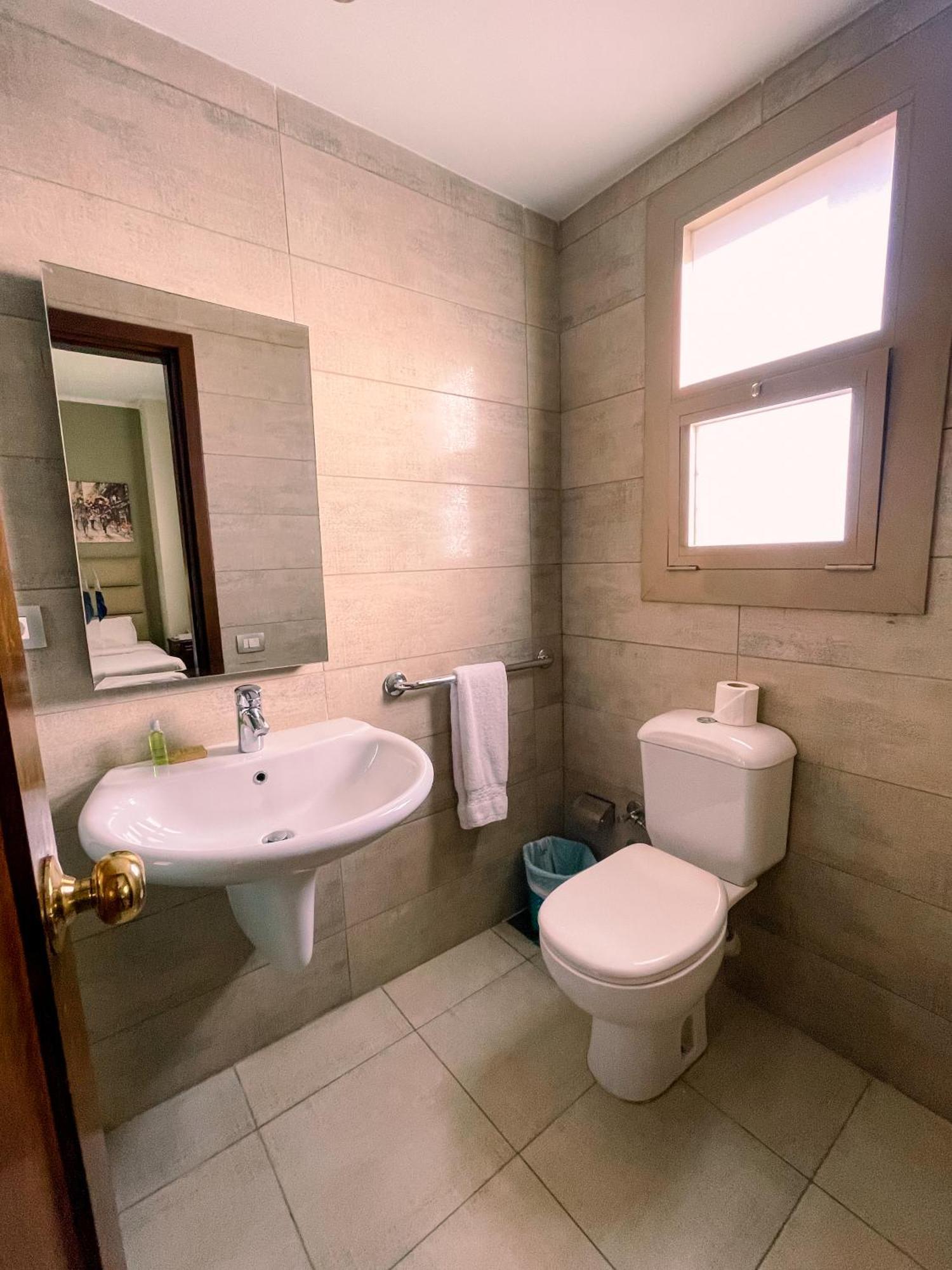 Green Plaza Inn "'Business &Families Only"' Alexandria Bagian luar foto
