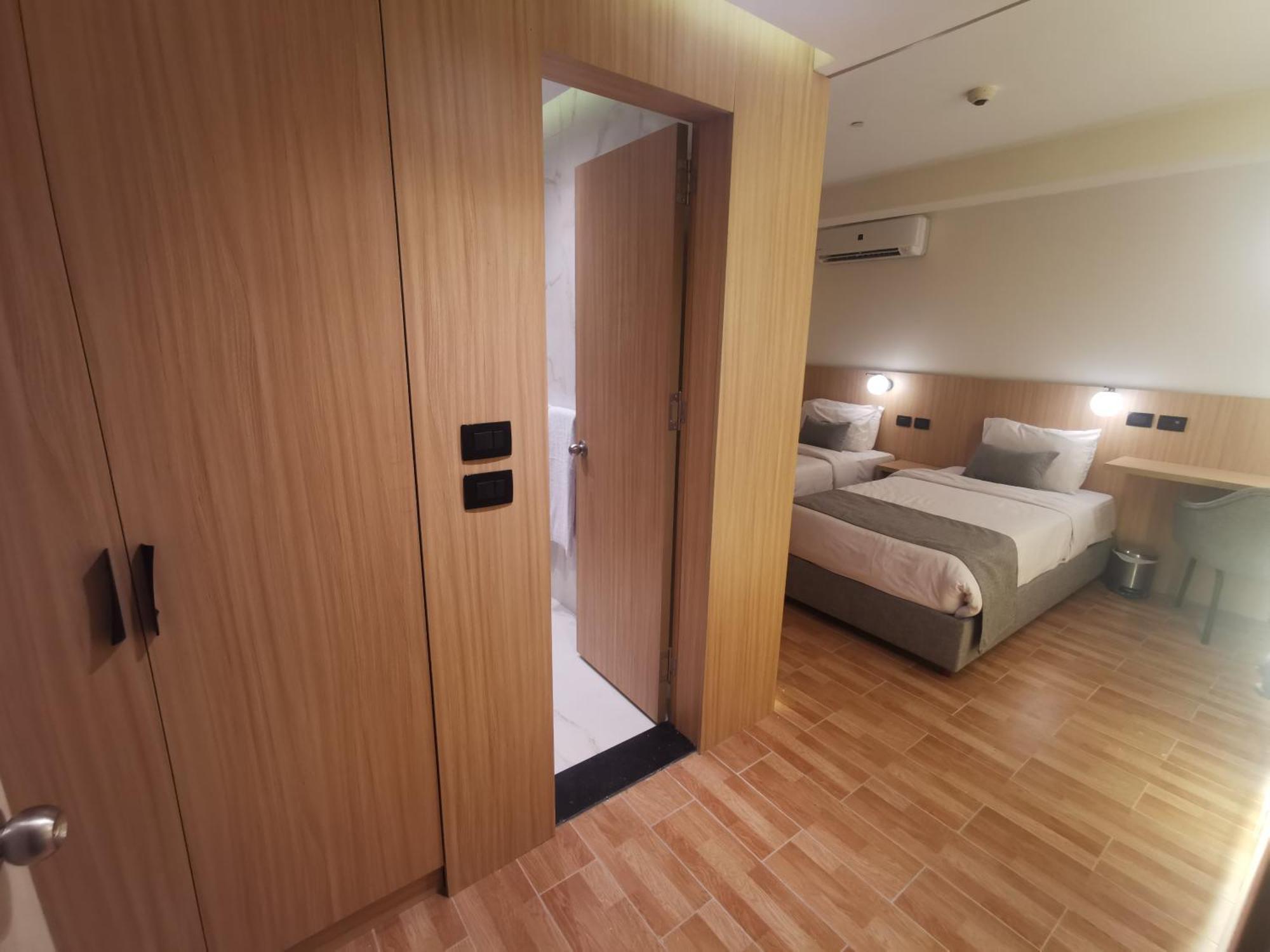 Green Plaza Inn "'Business &Families Only"' Alexandria Bagian luar foto