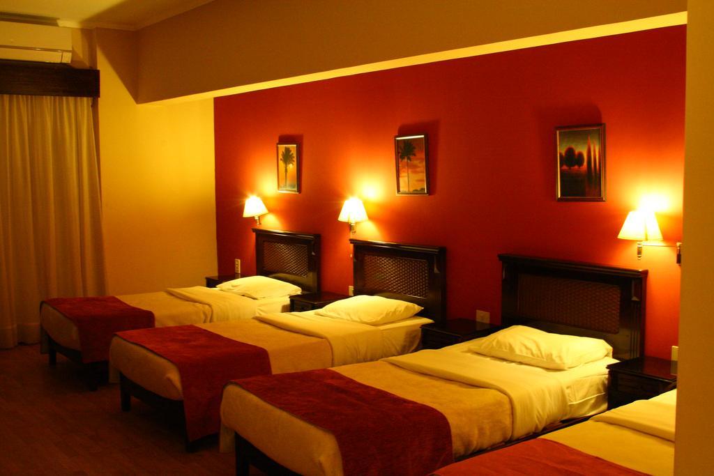 Green Plaza Inn "'Business &Families Only"' Alexandria Bagian luar foto